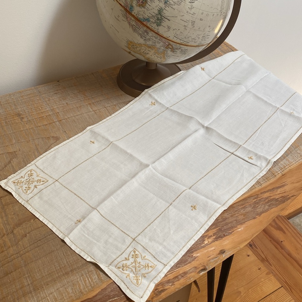 Vintage Embroidered Table Runner Linens